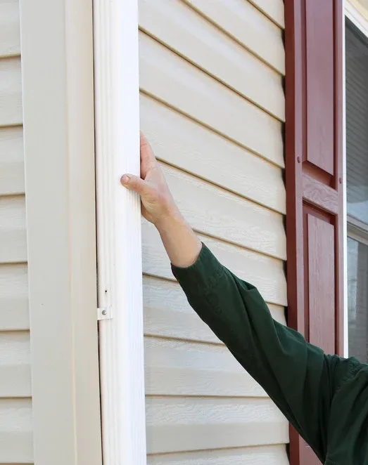 A wooden fence is sitting on top of a lush green field.