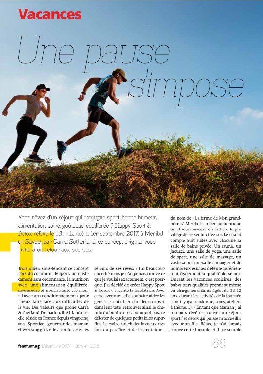 Un homme et une femme courent au sommet d'une colline.