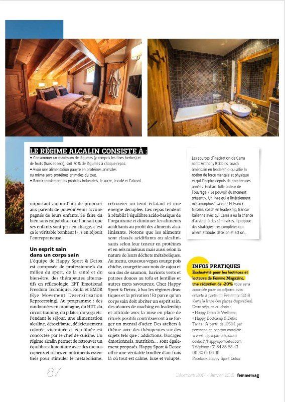 Il y a une photo d'une chambre et une photo d'une salle de bain.