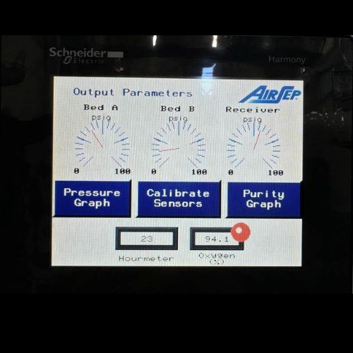 A screen displays the output parameters of a schneider product