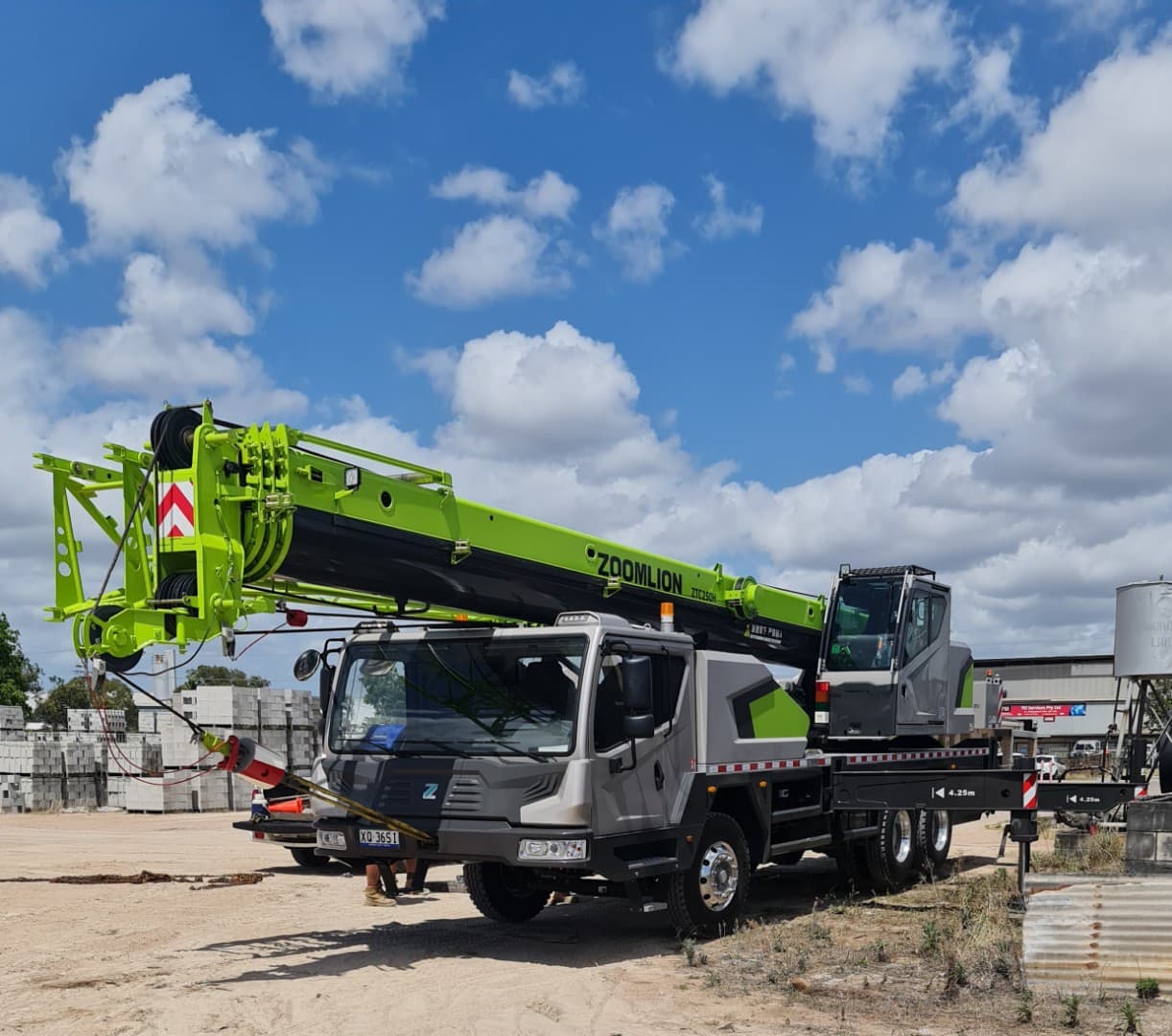 Zoomlion 25T Mini Truck Mounted Crane Parts - Cranes & Rigging In Shaw, QLD