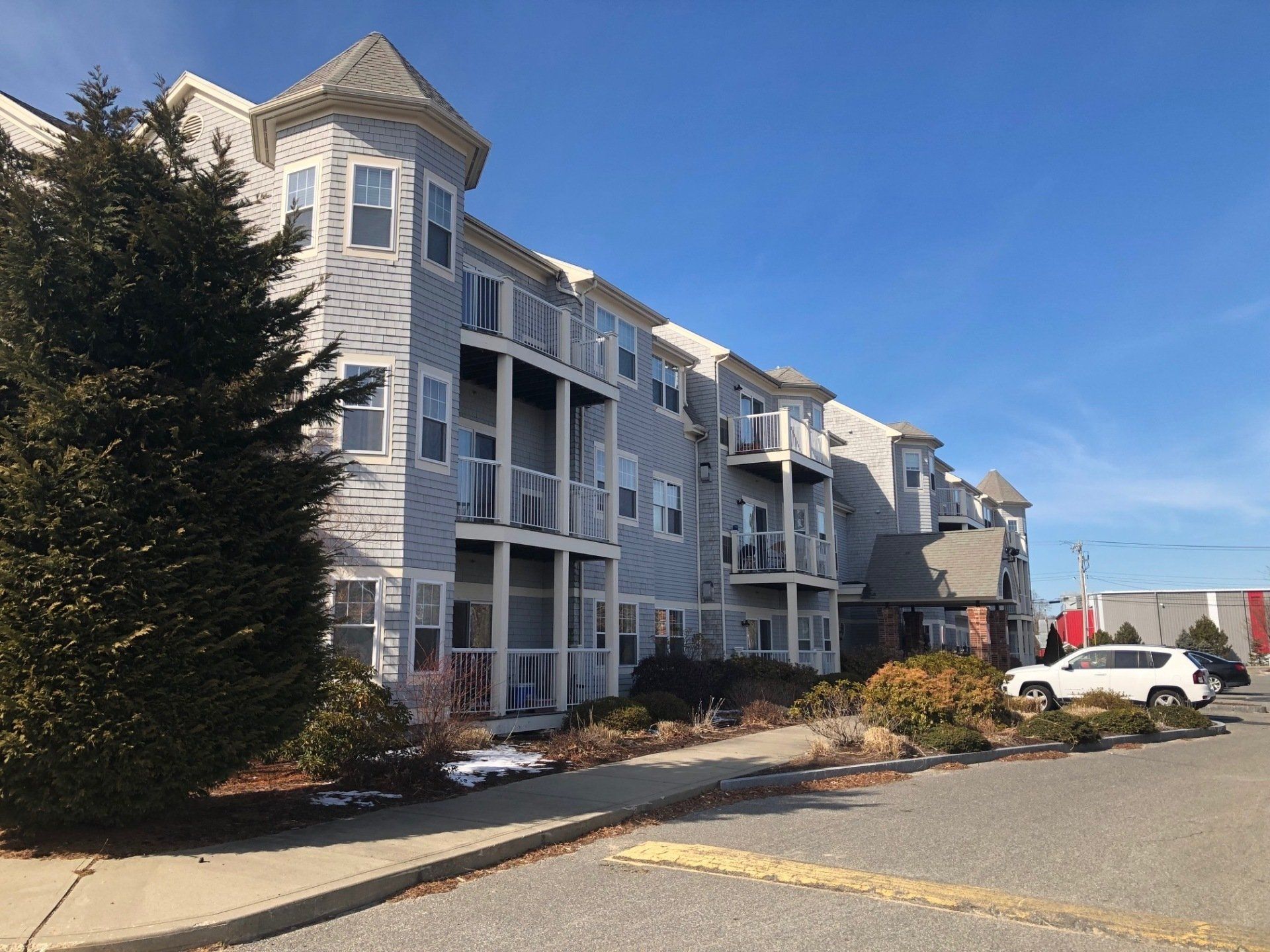 Village Market Place Condominiums exterior 2