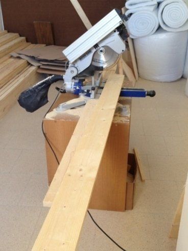 Lavorazione struttura legno di un divano