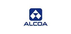 Logo Alcoa: emblema blu con triangoli bianchi in un quadrato arrotondato blu scuro, con la scritta