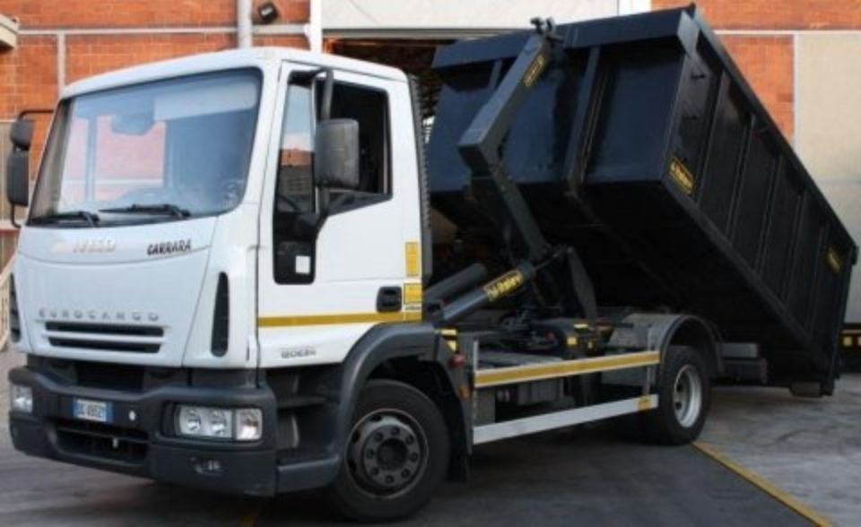 autocarro con cassone