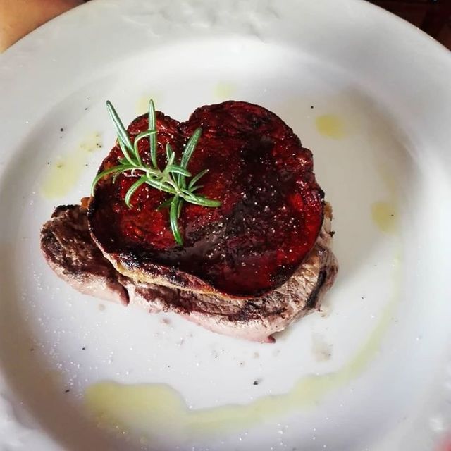 piatto di carne dell'osteria