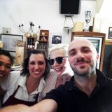 staff del ristorante con clienti