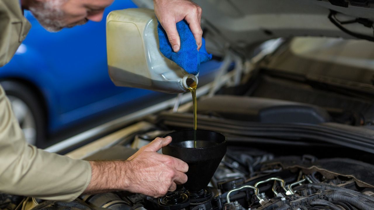 What Is a Conventional Oil Change? 6 Simple Facts You Need