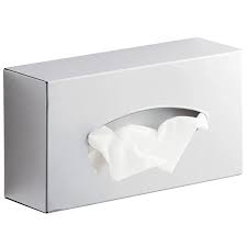 Una scatola bianca piena di fazzoletti su uno sfondo bianco.