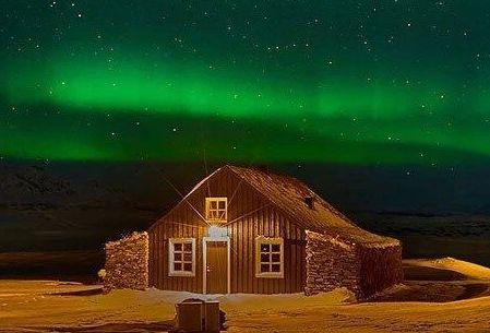 Romantic Getaway in Iceland to see the northern lights