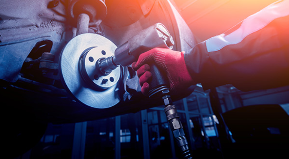 Mechanic working | Jim's Auto Repair & Towing