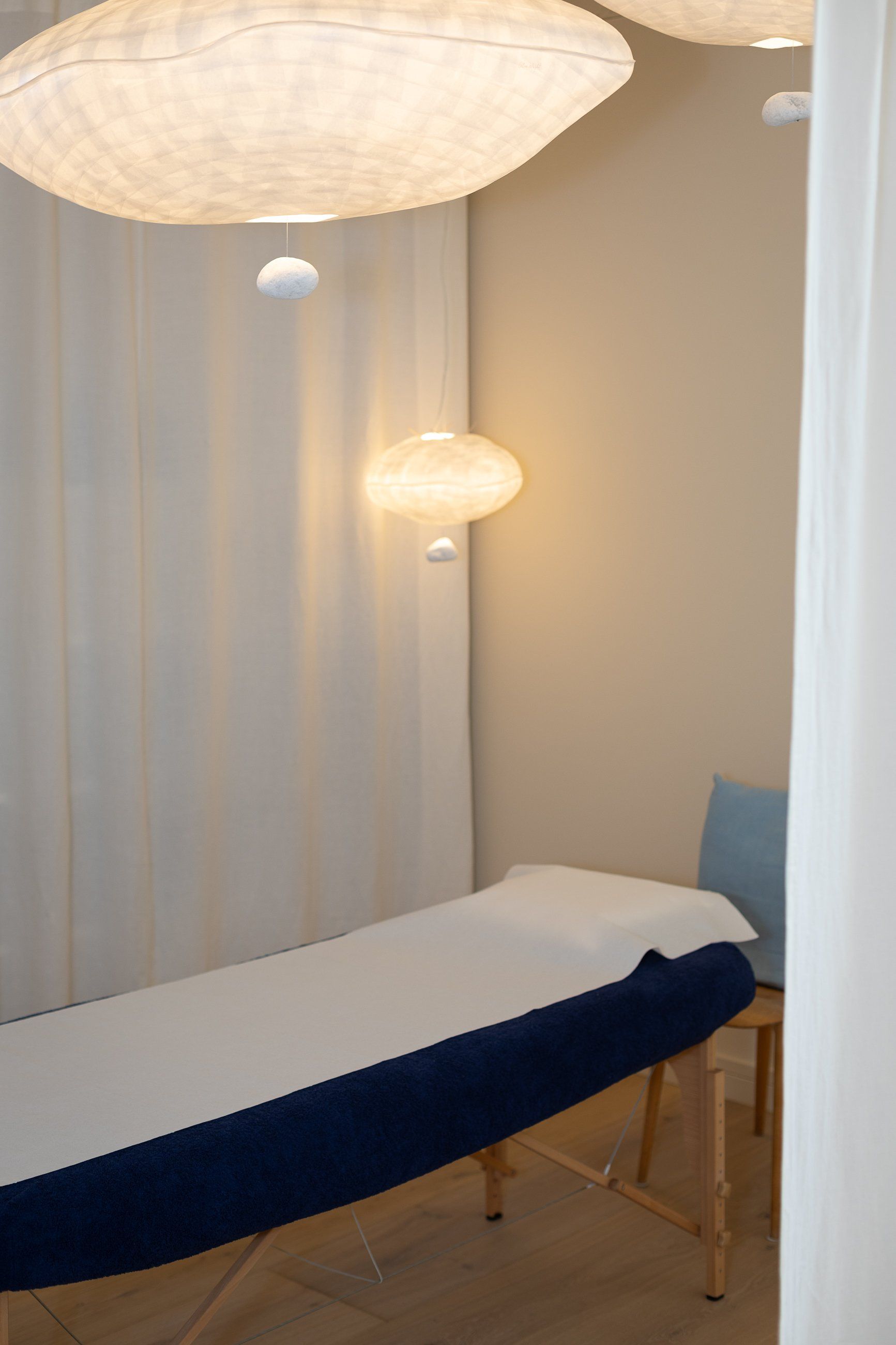 JLM consultation bed