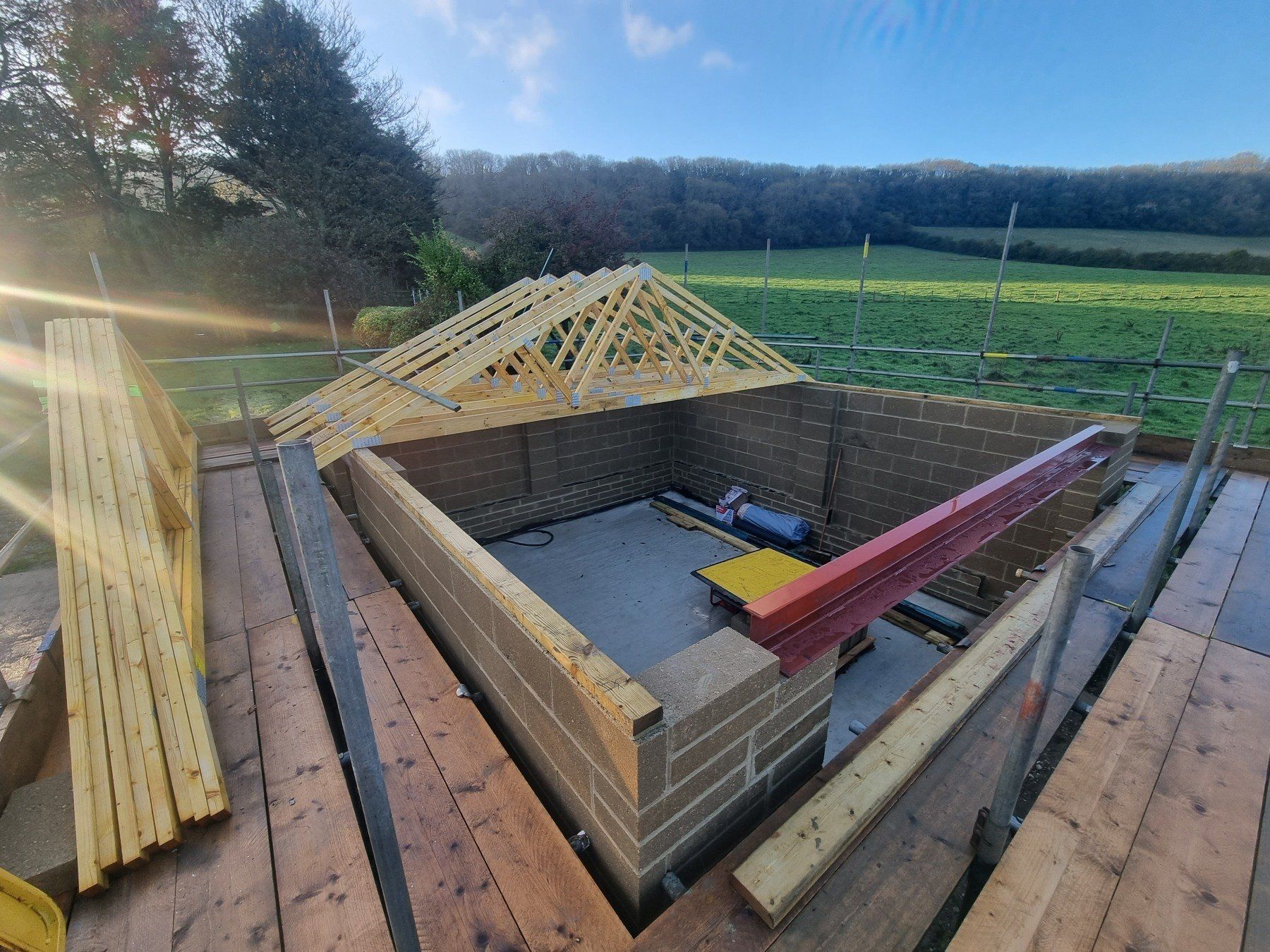 A building is being built on a scaffolding with a wooden roof.