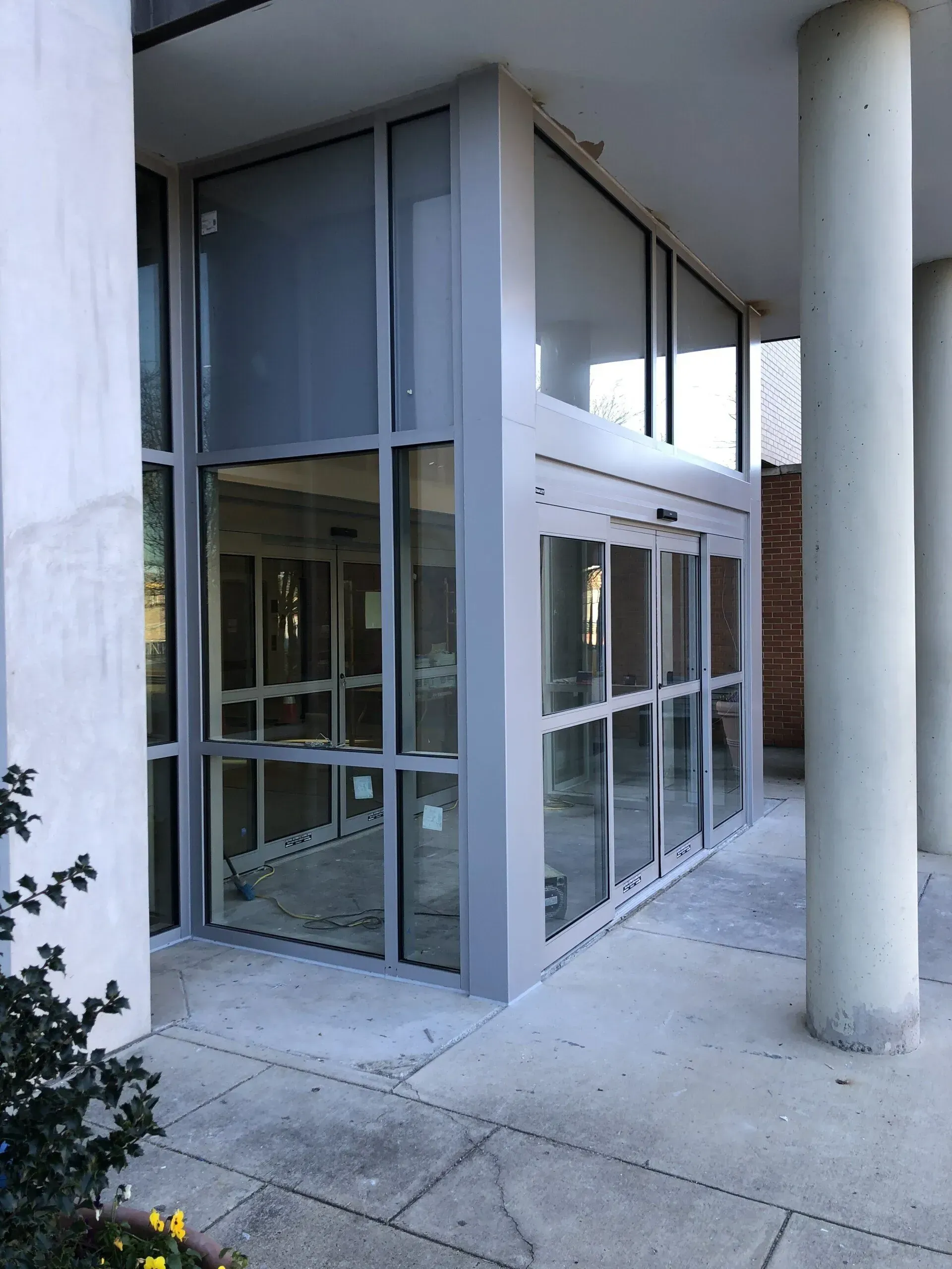 A large building with a lot of windows and columns