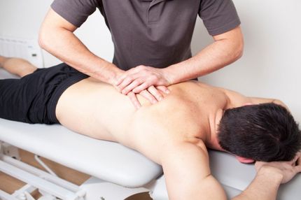 chiropractor-massage-back