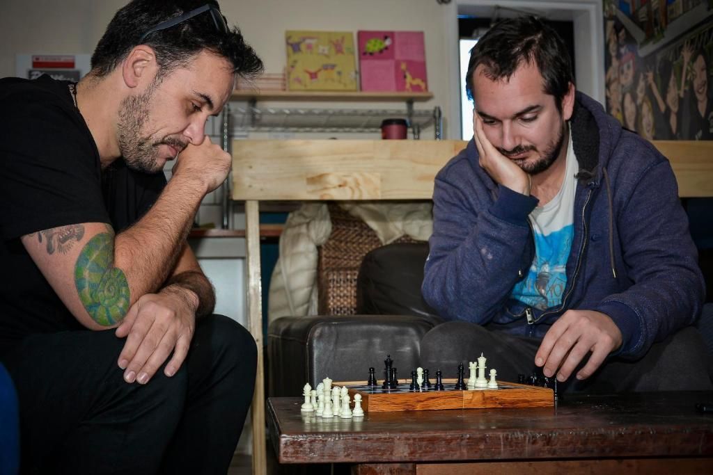 Pint on Punt Backpackers Play