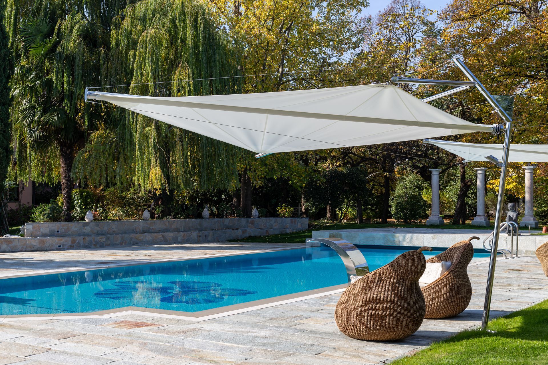 piscina e tenda da sole