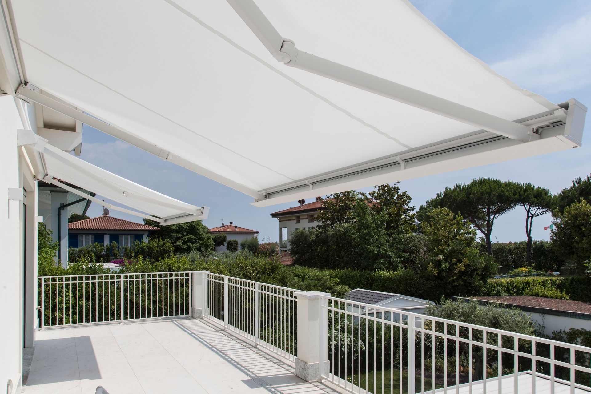 tende a bracci su balcone