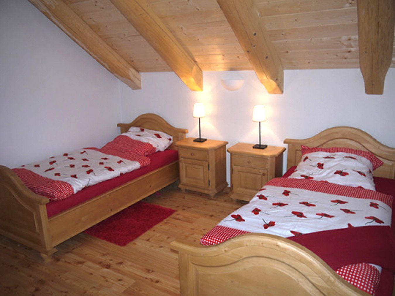 Golden Eagle Twin Bedroom (1 of 2)