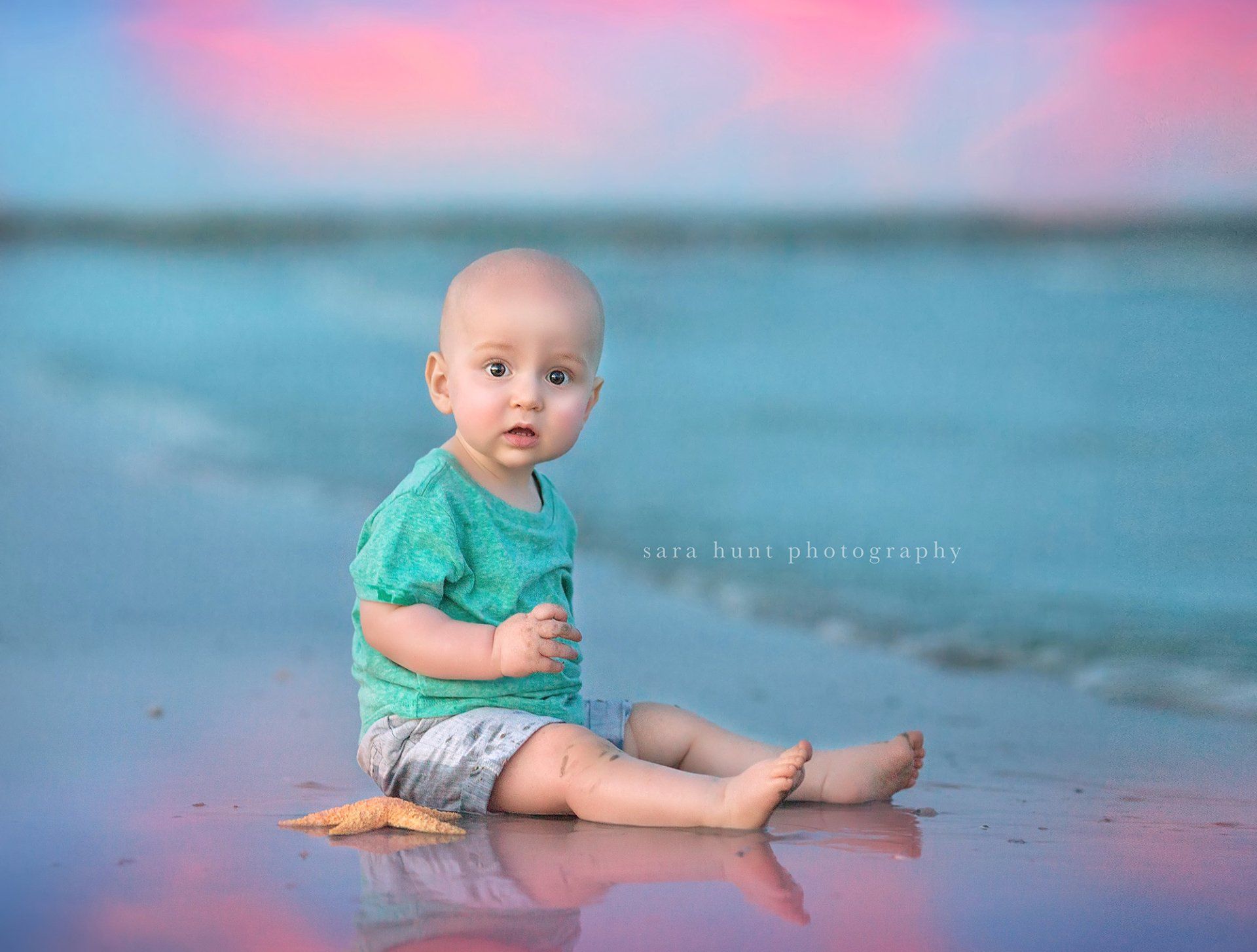 Cute little boy sitting at the beach — Pearland, TX — Sara Hunt Photography