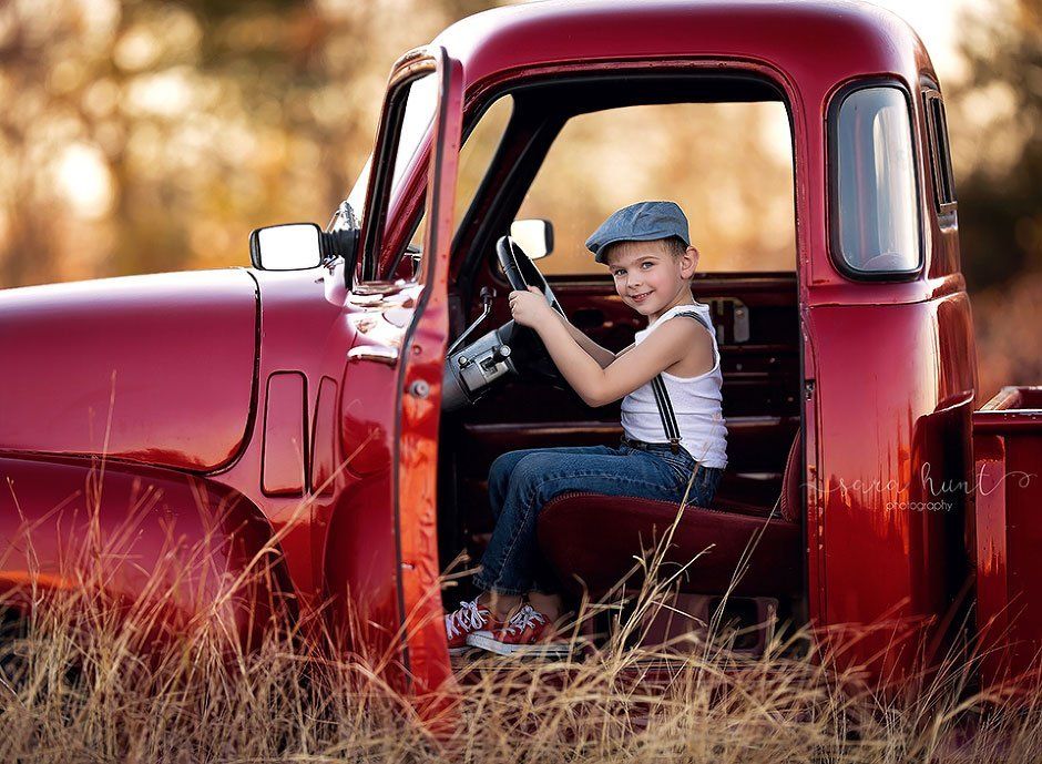 Boy holding on the steering wheel — Pearland, TX — Sara Hunt Photography Boy holding on the steering wheel — Pearland, TX — Sara Hunt Photography