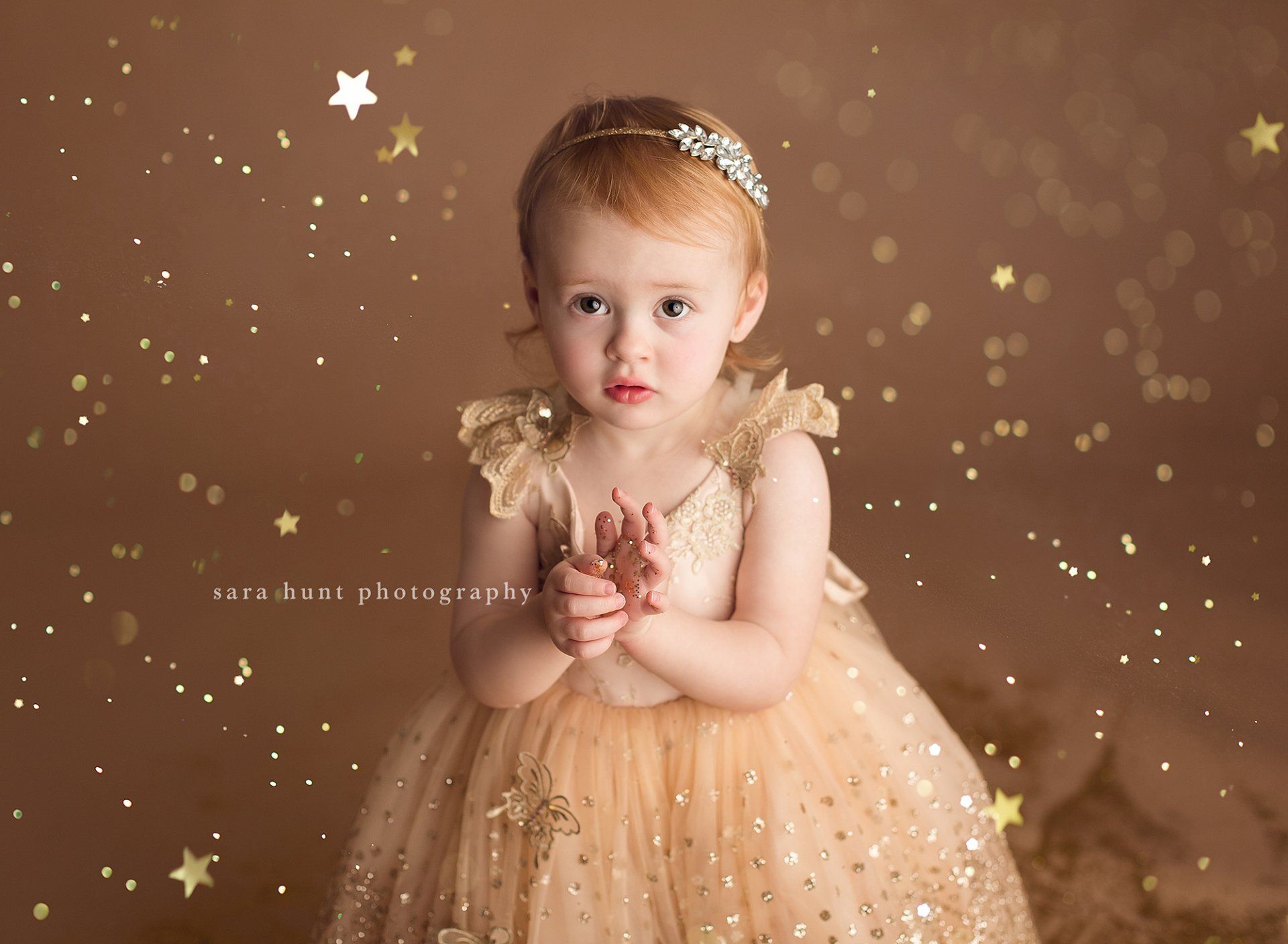 Little girl with glitters on her hands — Pearland, TX — Sara Hunt Photography