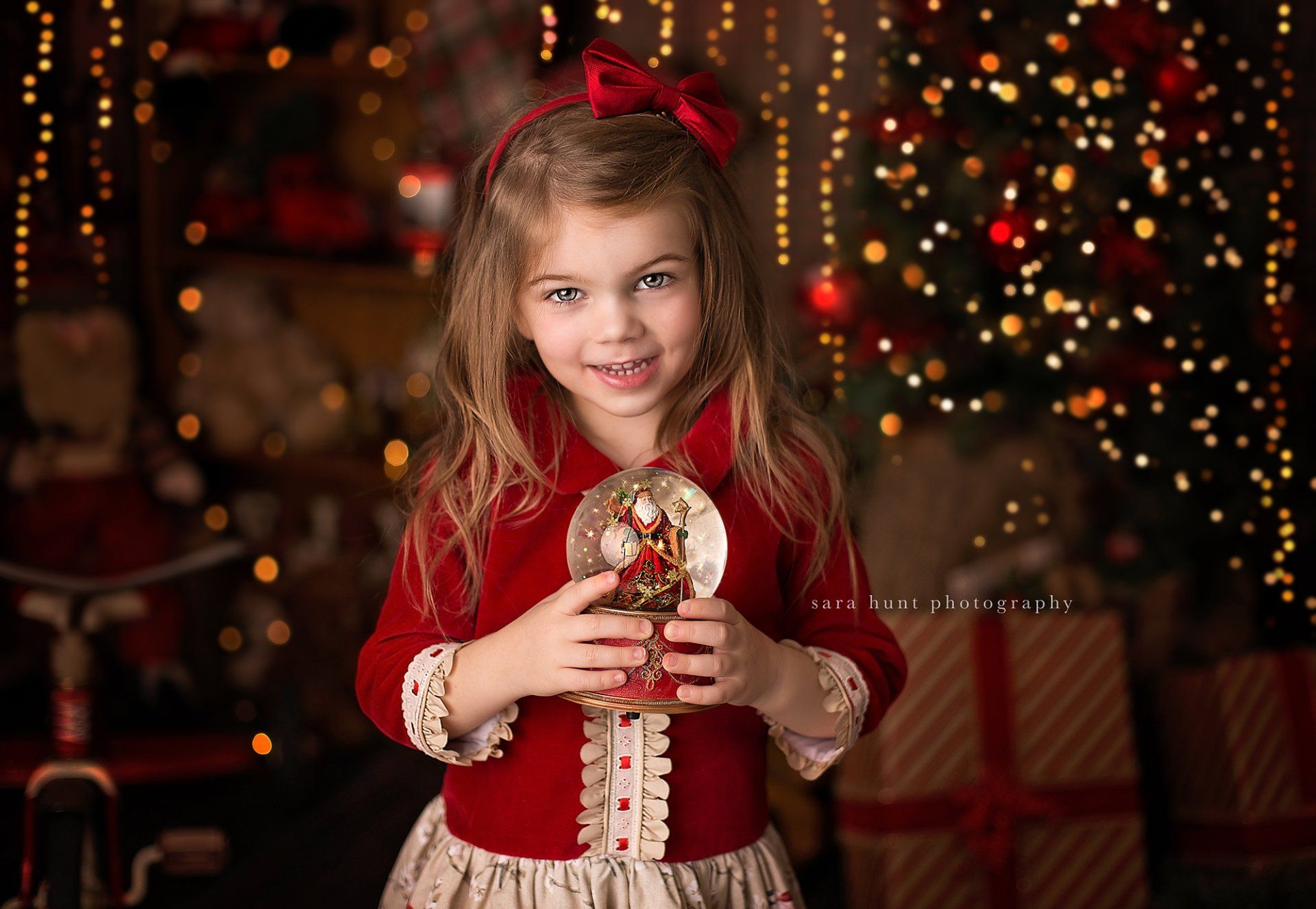 Little girl holding a christmas globe — Pearland, TX — Sara Hunt Photography