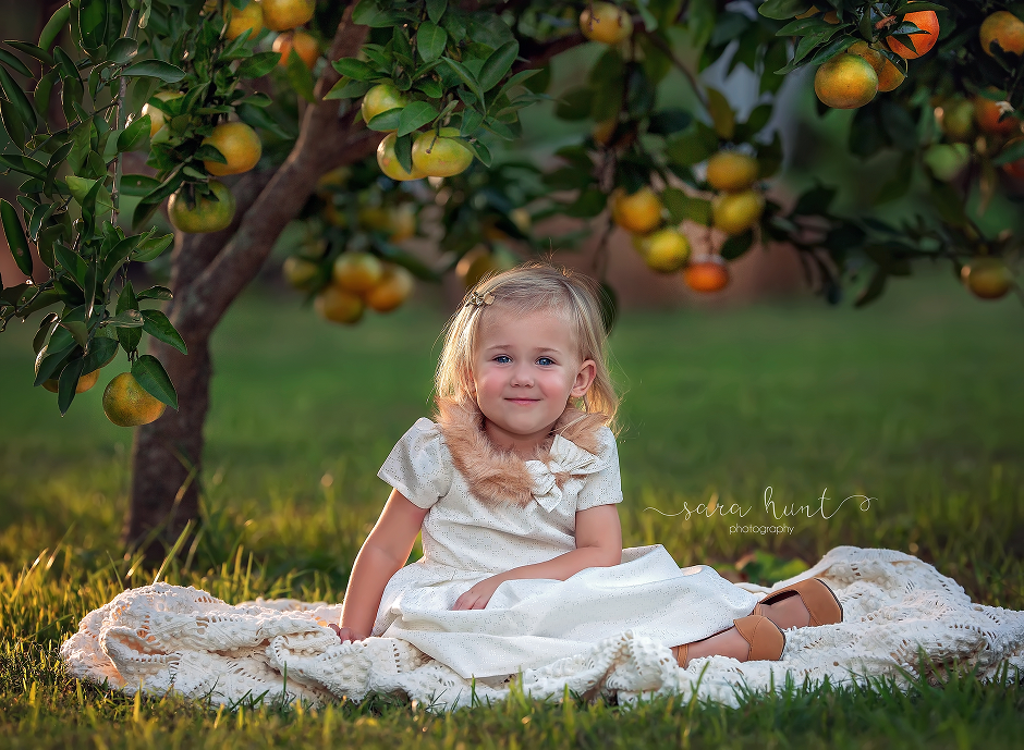 Girl sitting under the tree — Pearland, TX — Sara Hunt Photography