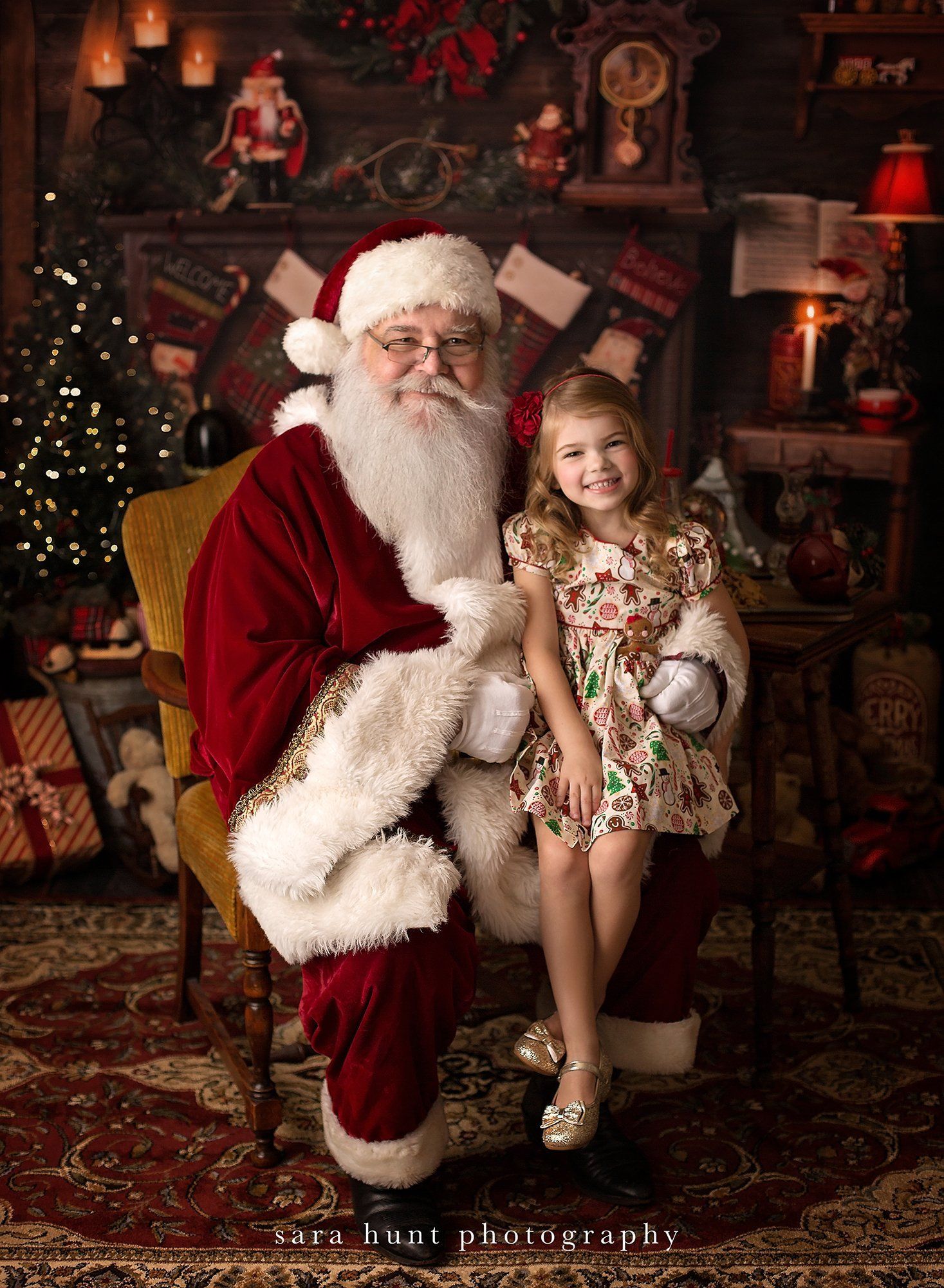 Little girl smiling with Santa — Pearland, TX — Sara Hunt Photography