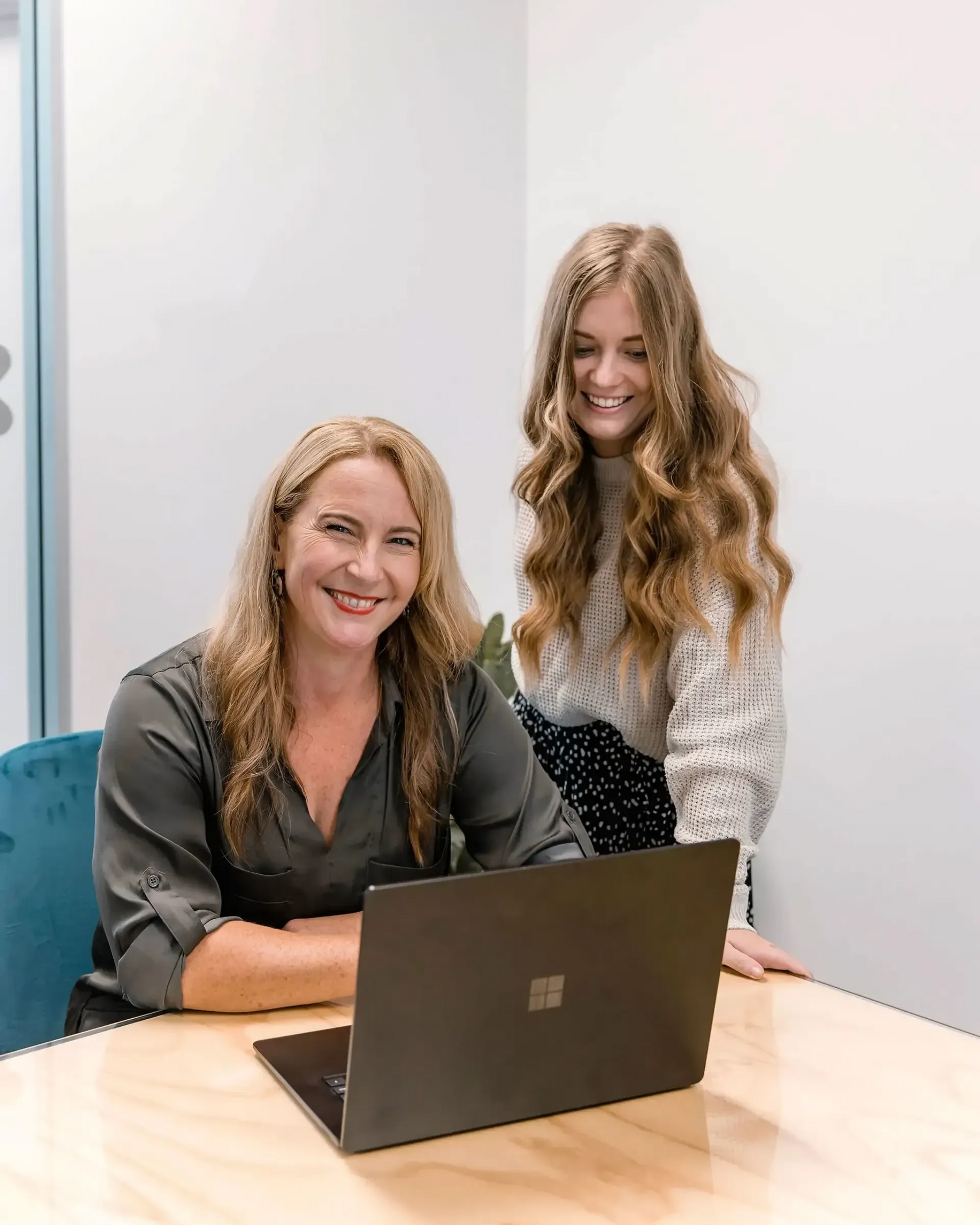 What does a mortgage advisor do?