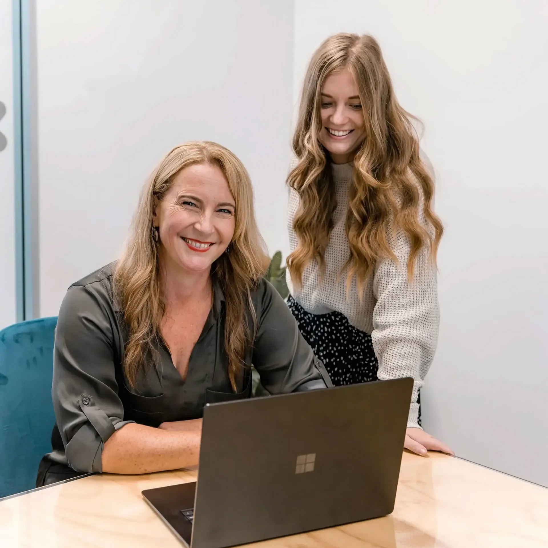 What does a mortgage advisor do?