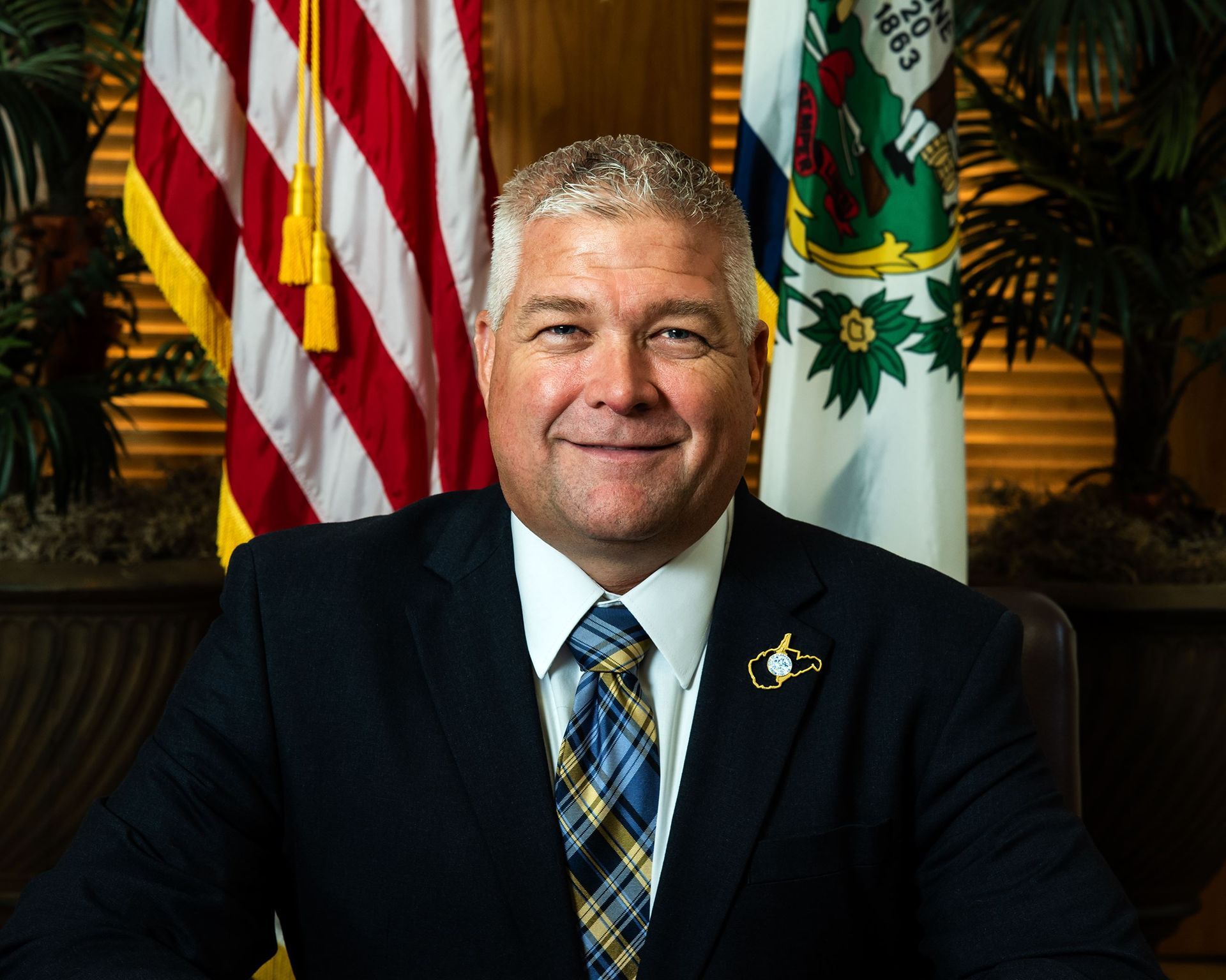 A close up of a white background with a gray border.