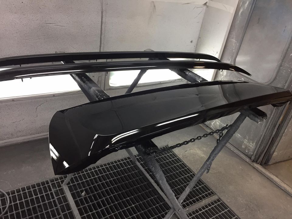 Componente di carrozzeria riverniciato