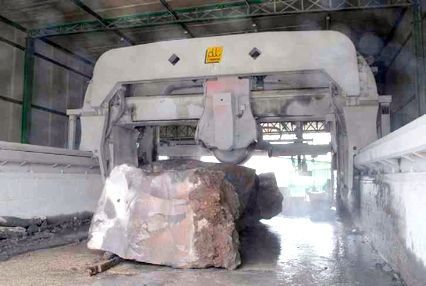 processo di realizzazione del pavimento in pietra lavica