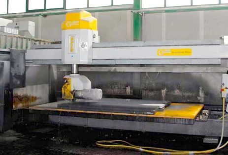 processo di realizzazione del pavimento in pietra lavica