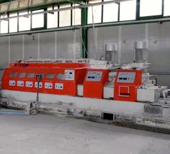 processo di realizzazione del pavimento in pietra lavica