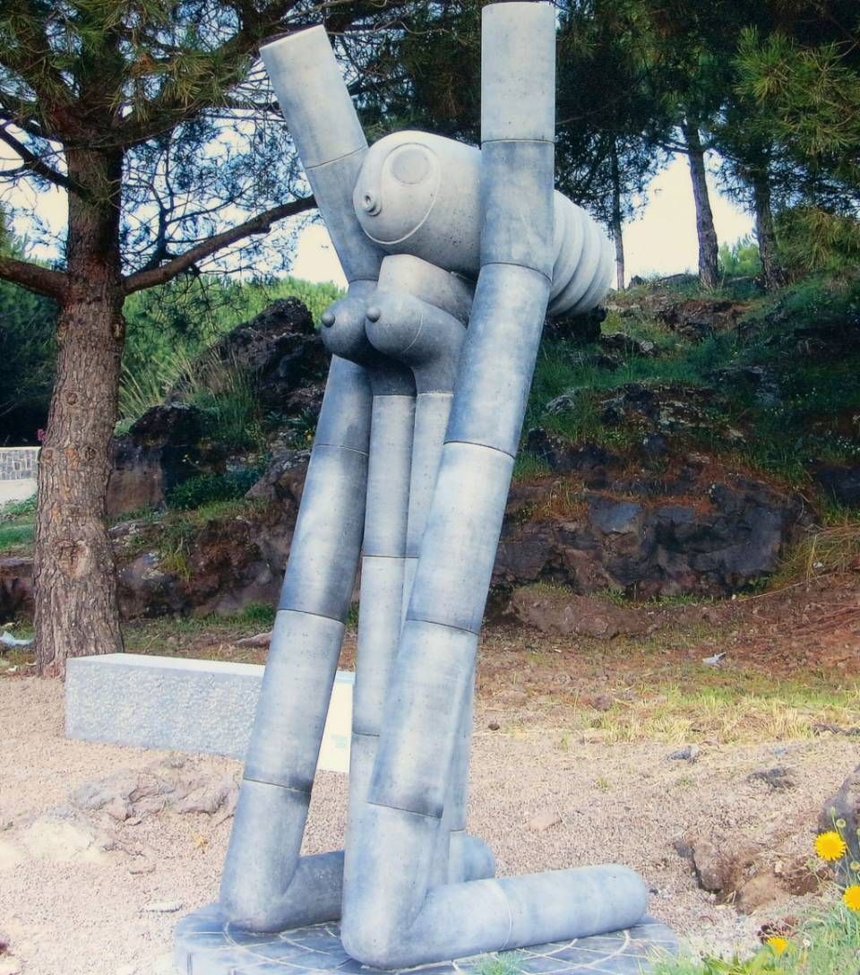 opera artistica di pietra lavica