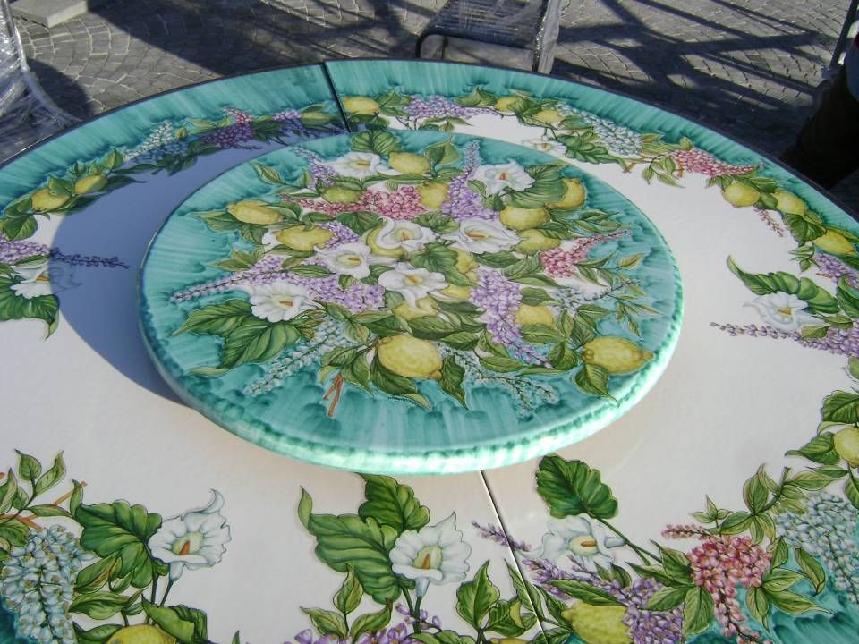 tavolo in pietra lavica decorato