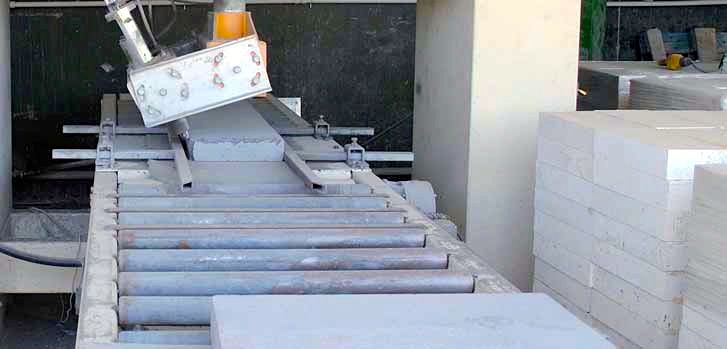 processo di realizzazione del pavimento in pietra lavica