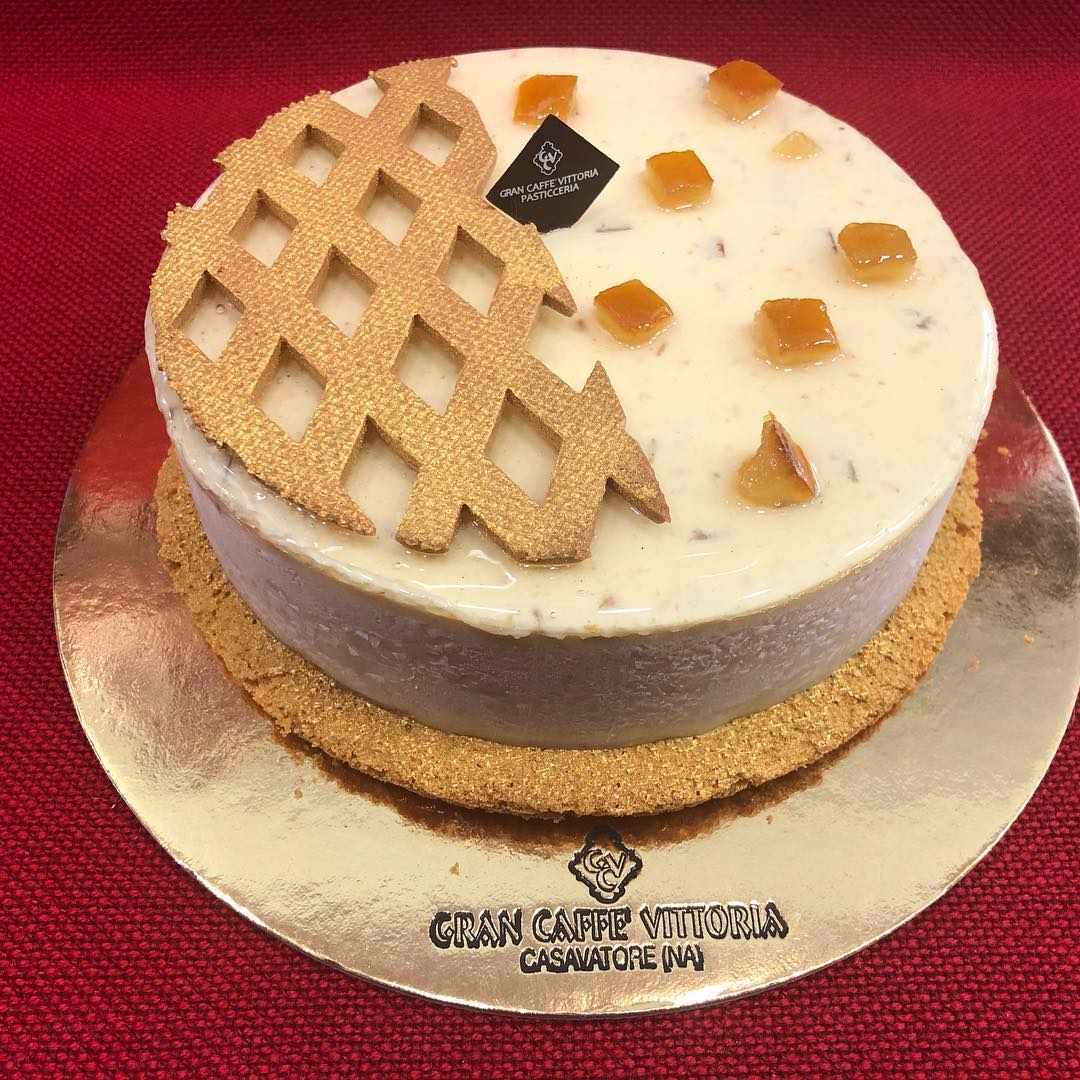 torta artistica con cialda e canditi