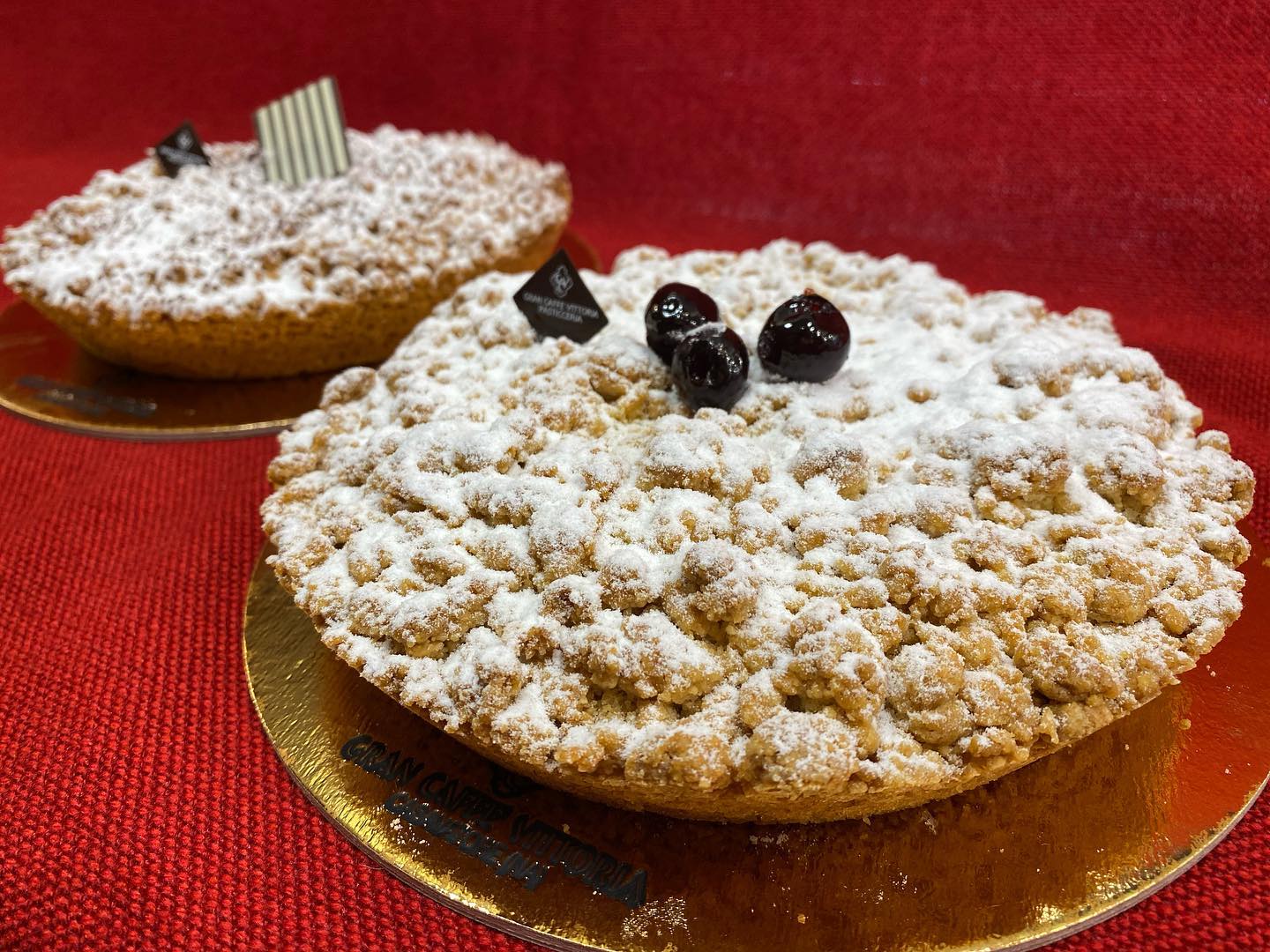 torte artigianali con crumble e amarene