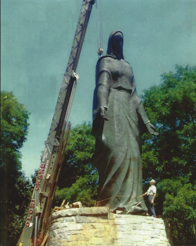Statue Placing — Nanuet, NY — Olori Crane Service, Inc.