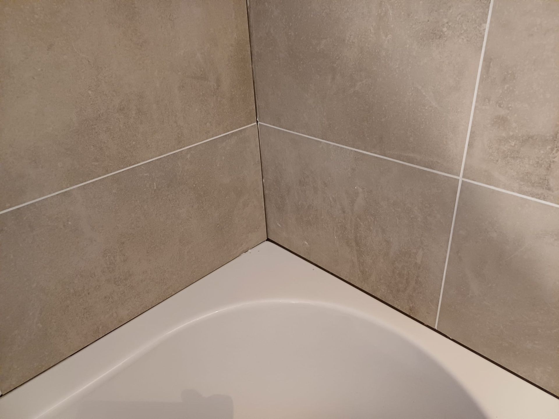 Afdichten-kitten van een acryl bad in Rotterdam