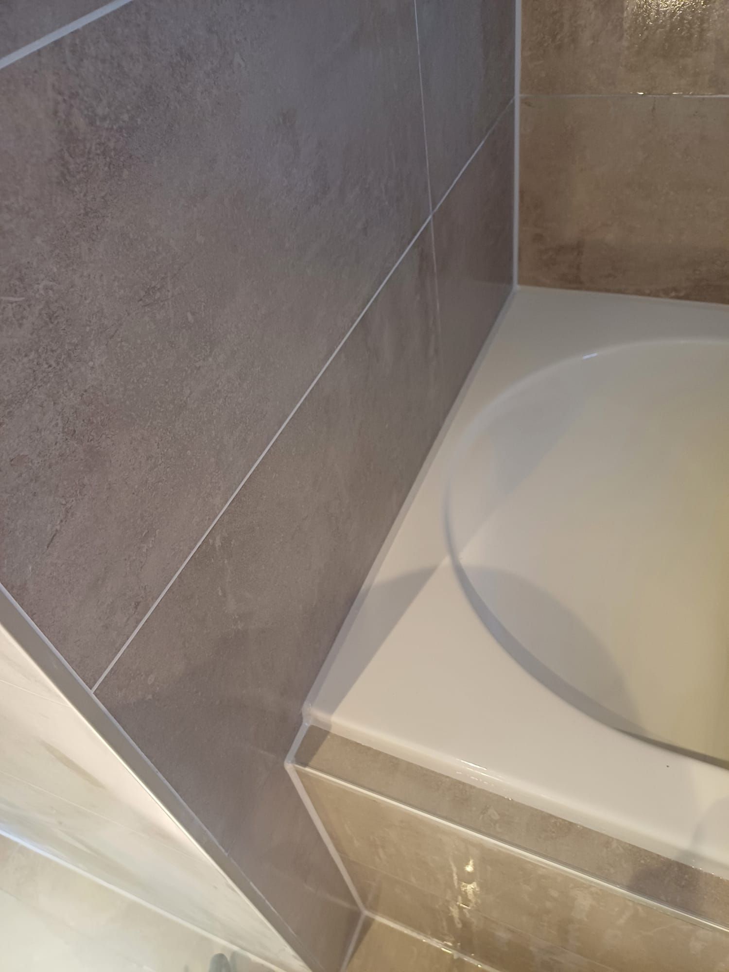 Afdichten-kitten van een acryl bad in Rotterdam