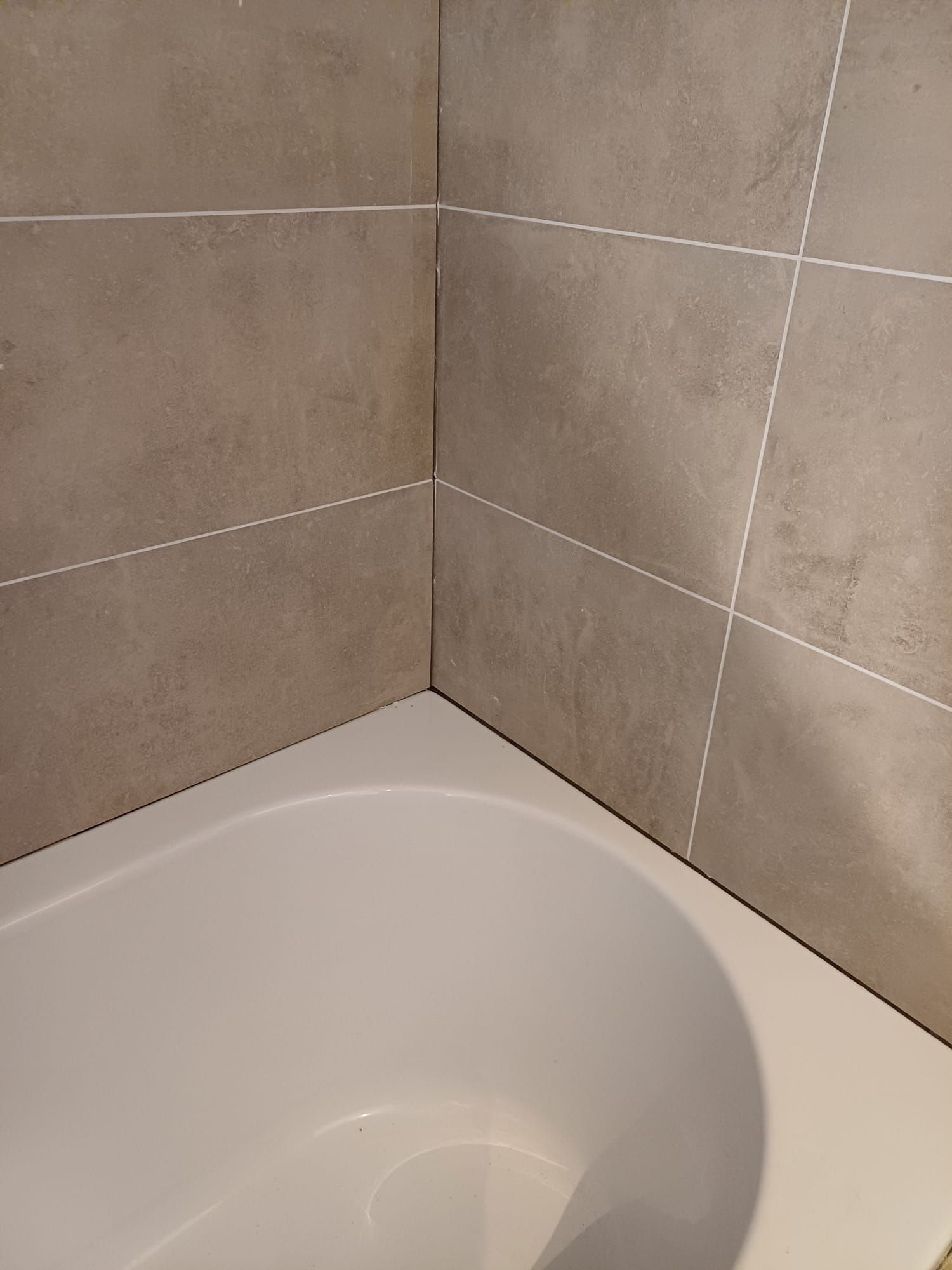 Afdichten-kitten van een acryl bad in Rotterdam