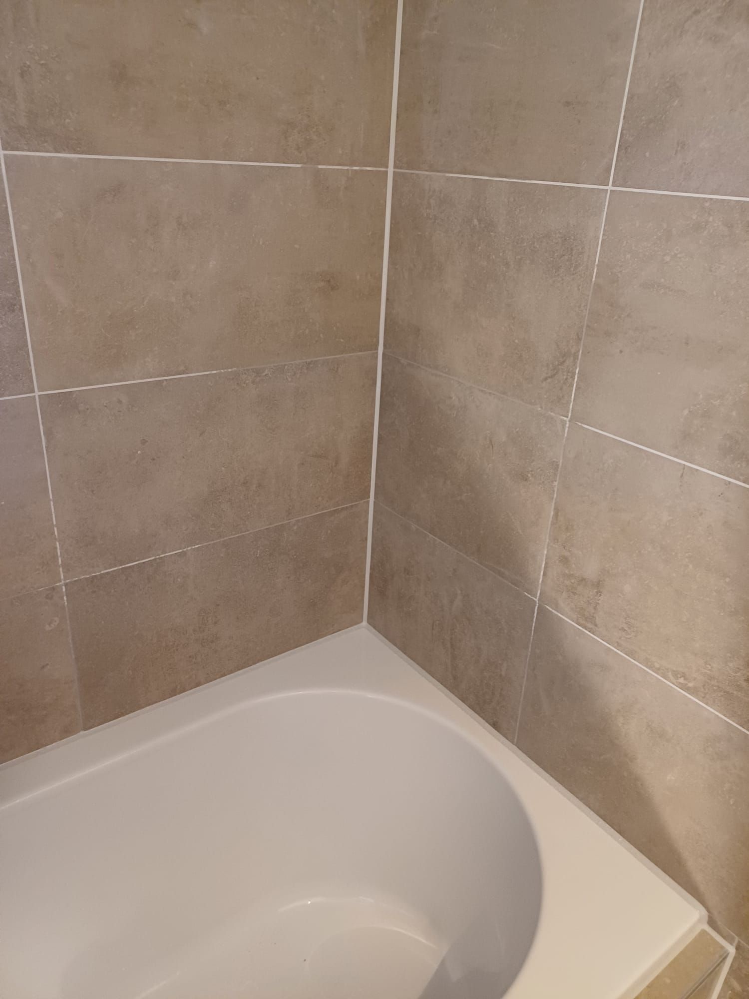 Afdichten-kitten van een acryl bad in Rotterdam