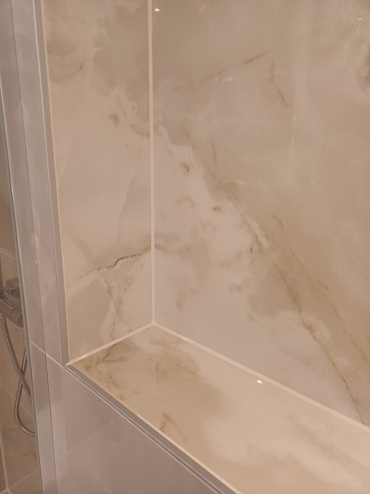 Recent hebben wij bij een klant in Waddinxveen een badkamer gekit