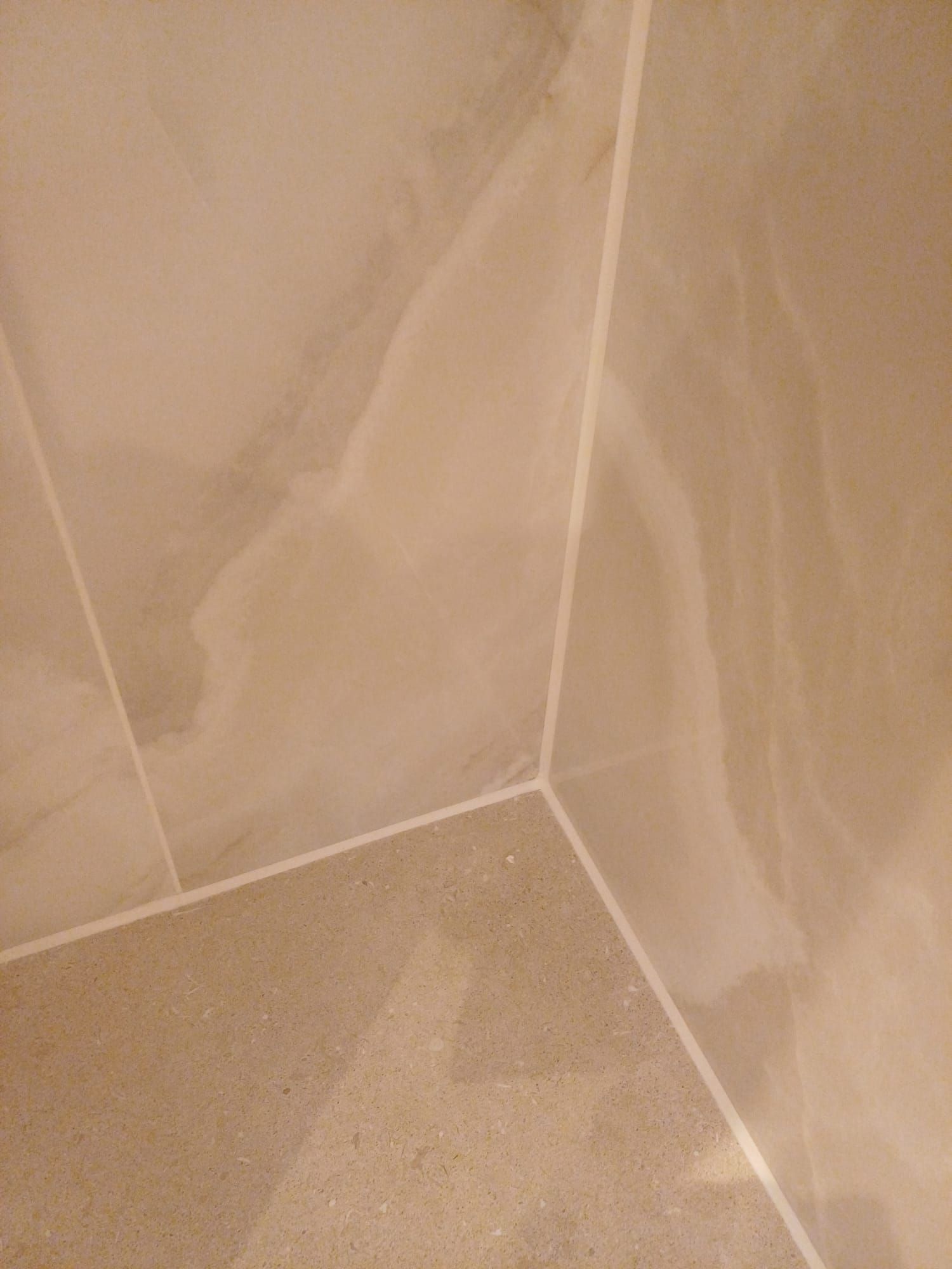 Recent hebben wij bij een klant in Waddinxveen een badkamer gekit