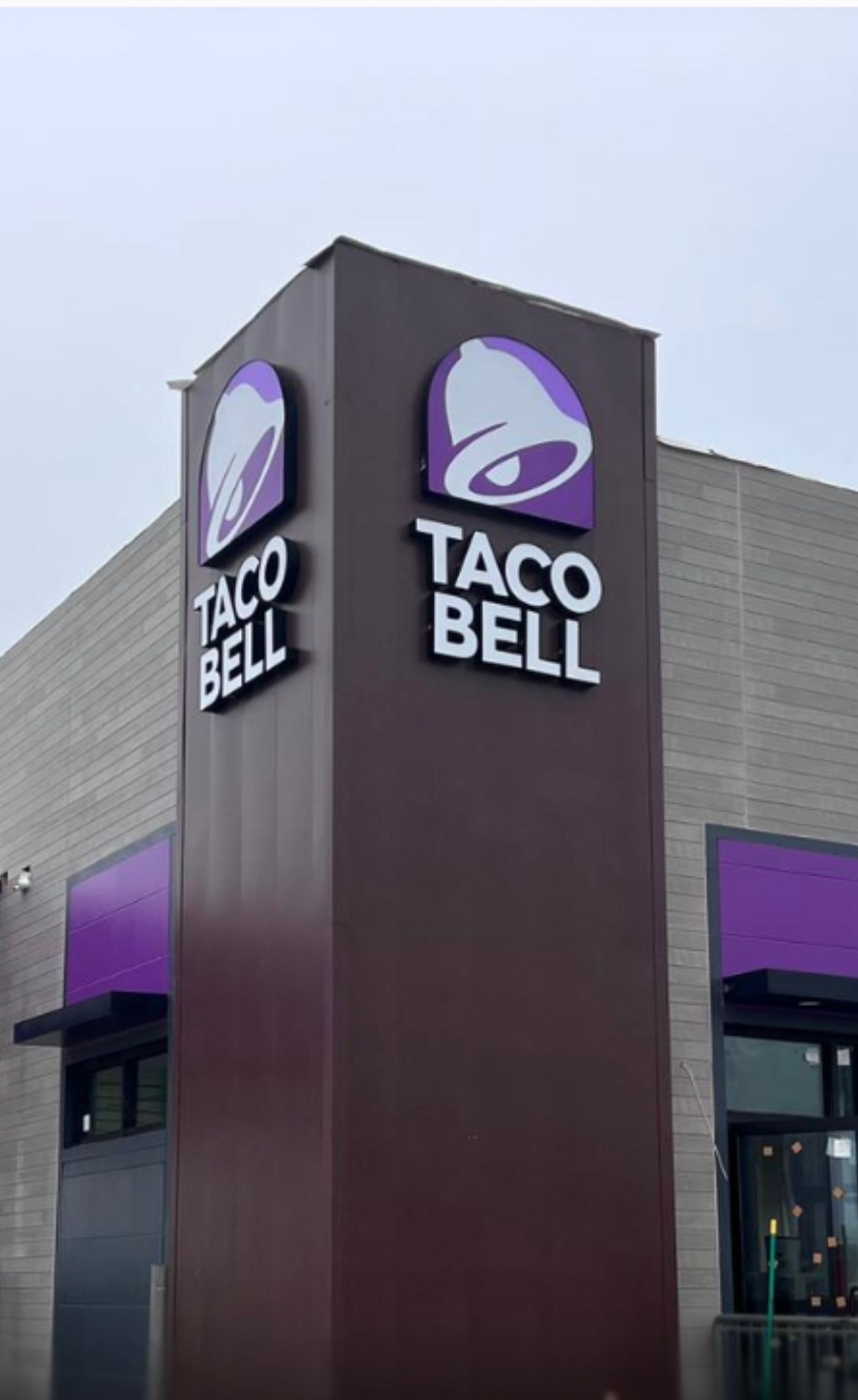 A taco bell restaurant with a purple awning