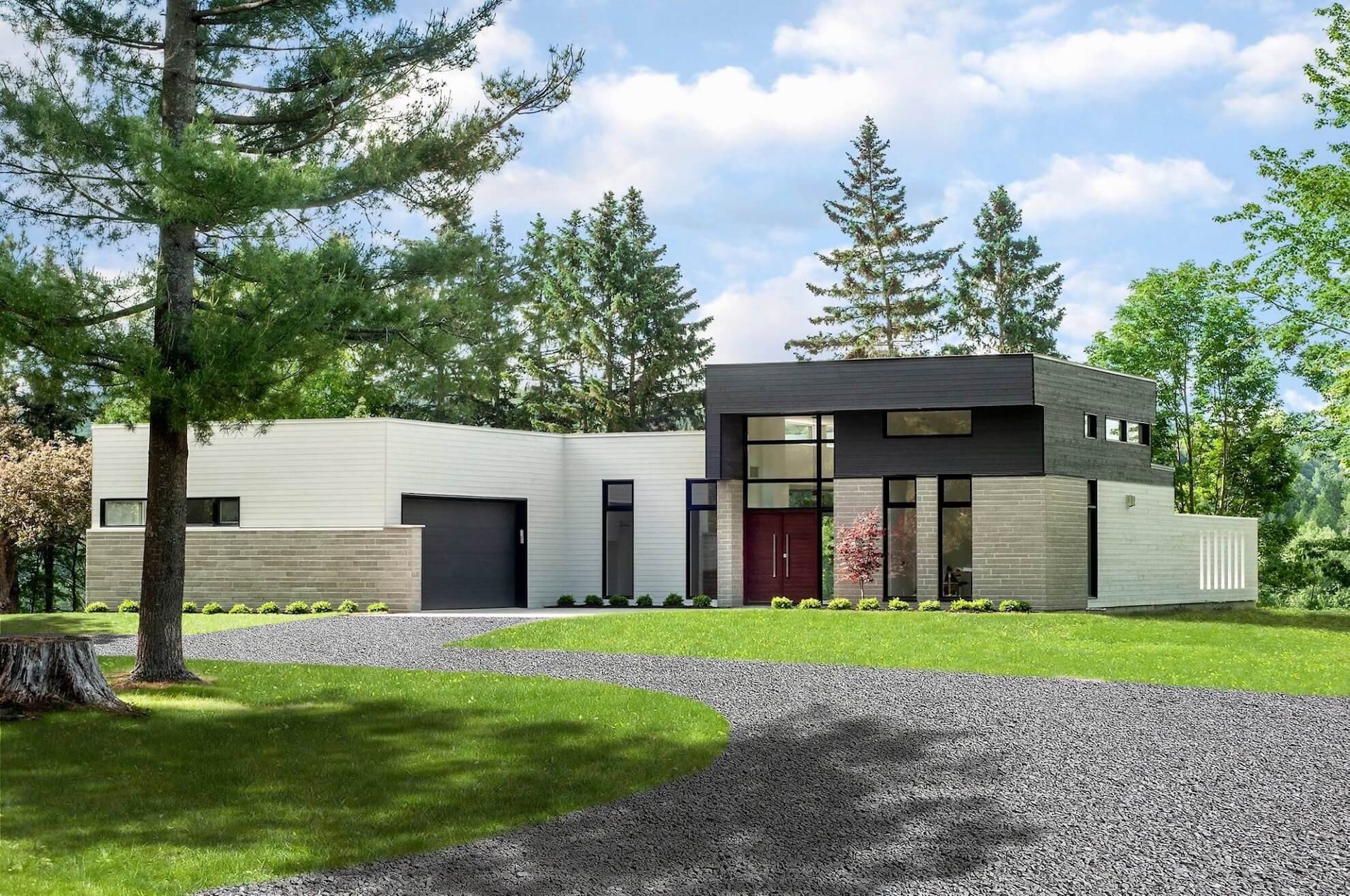 Maison moderne avec allée en gravier gris, pelouse verte et arbres environnants.